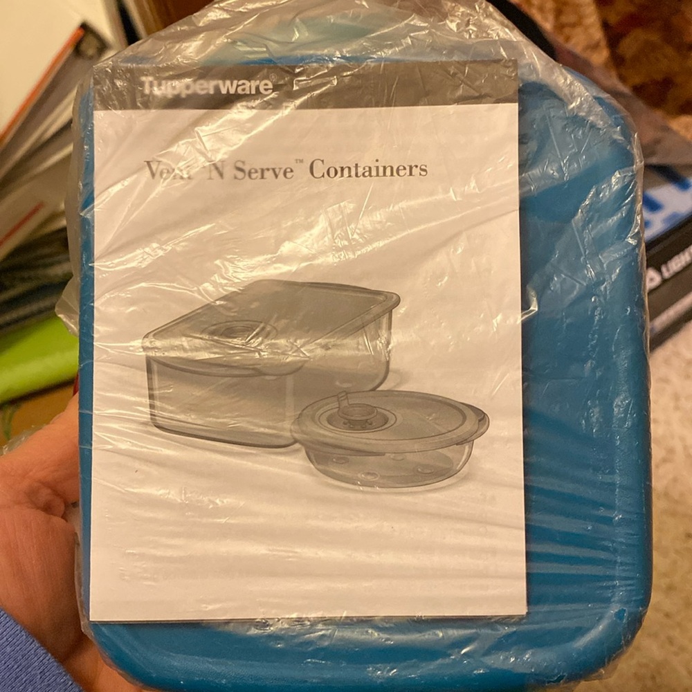 New in package, Tupperware vent ‘n serve container, medium shallow.